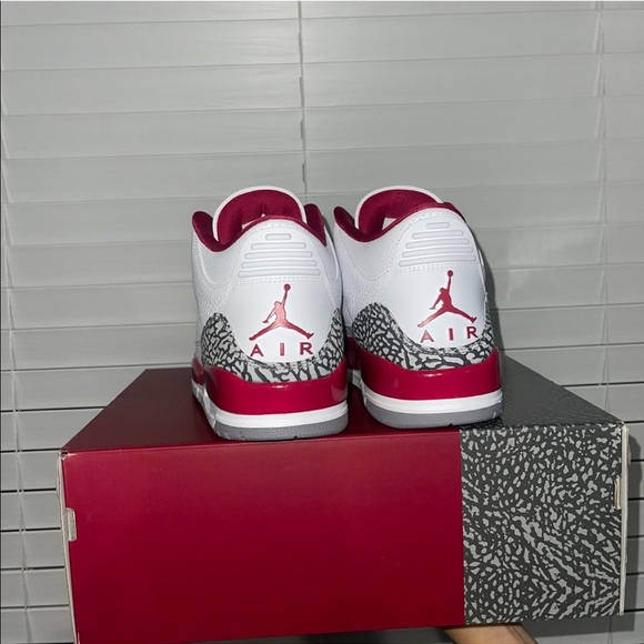 Brand new air Jordan 3 cardinals - Picture 2 of 4